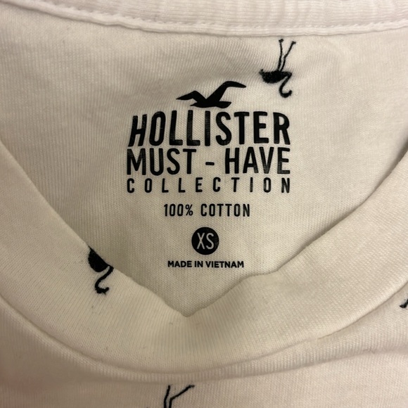 Bundle of 4 Hollister t shirts - Picture 5 of 9